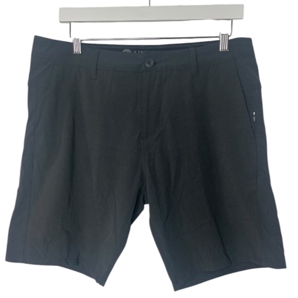 Vuori Aim Charcoal Mens 32 Shorts - Picture 1 of 6